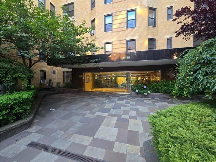 Property Photo:  2 West End Avenue 6L  NY 11235 