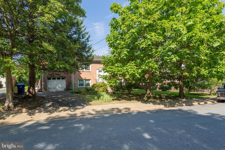 Property Photo: 420 N Irving Street VA 22201