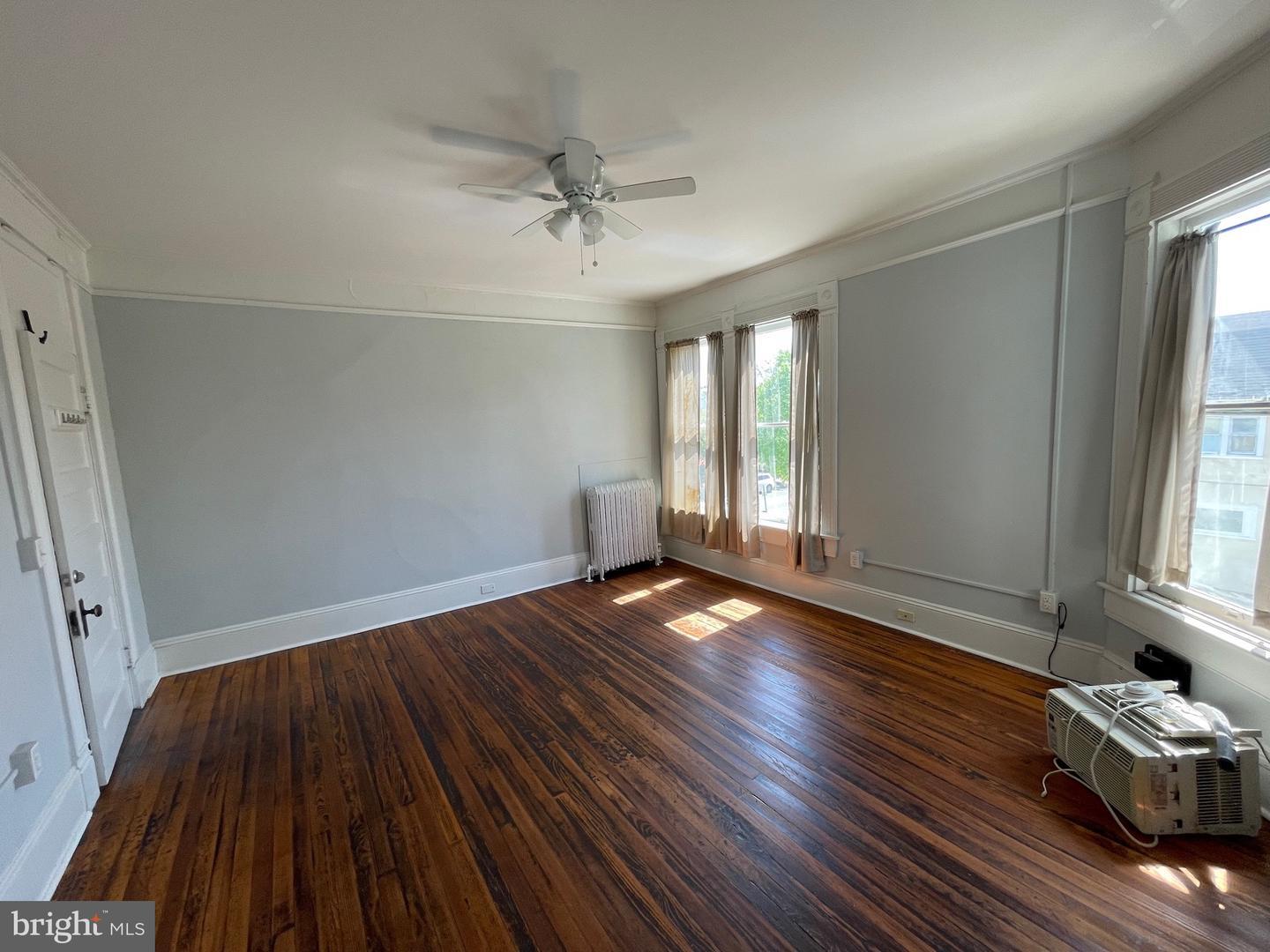 Property Photo: 1122 Caroline Street 3 VA 22401