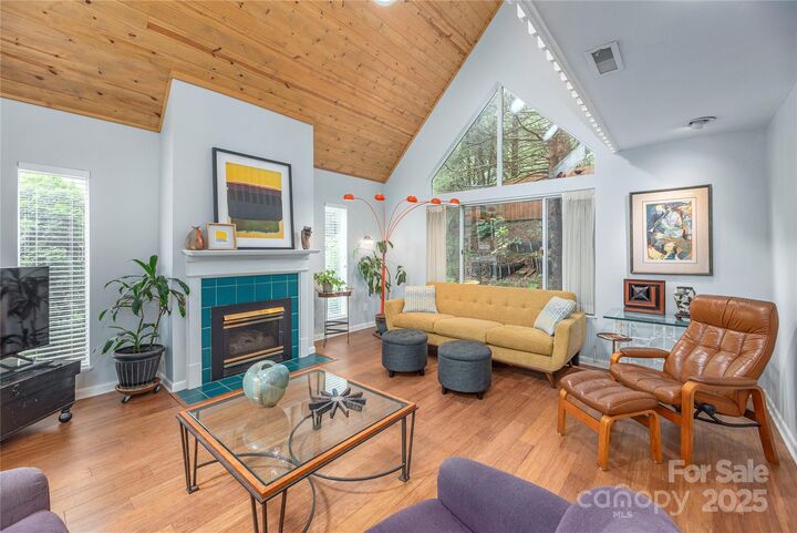 Property Photo: 2 Stuart Circle NC 28804