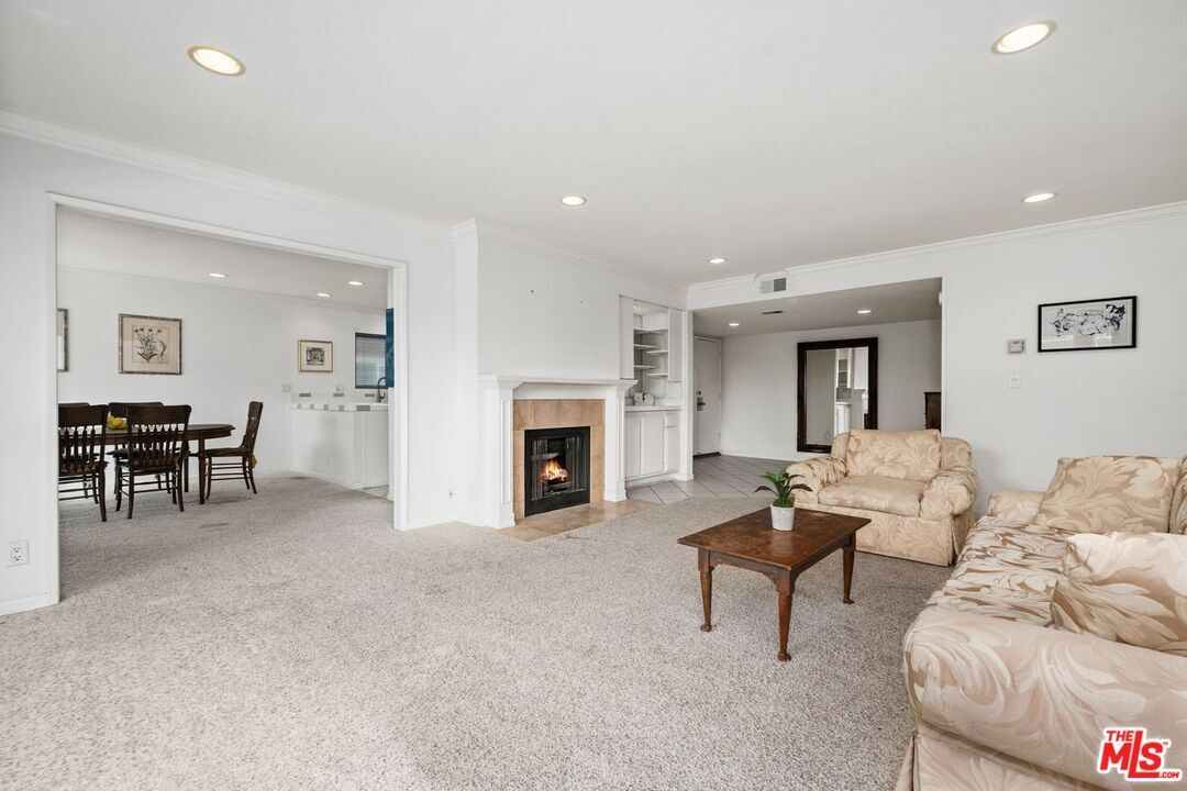 Property Photo:  4200 Via Dolce  CA 90292 