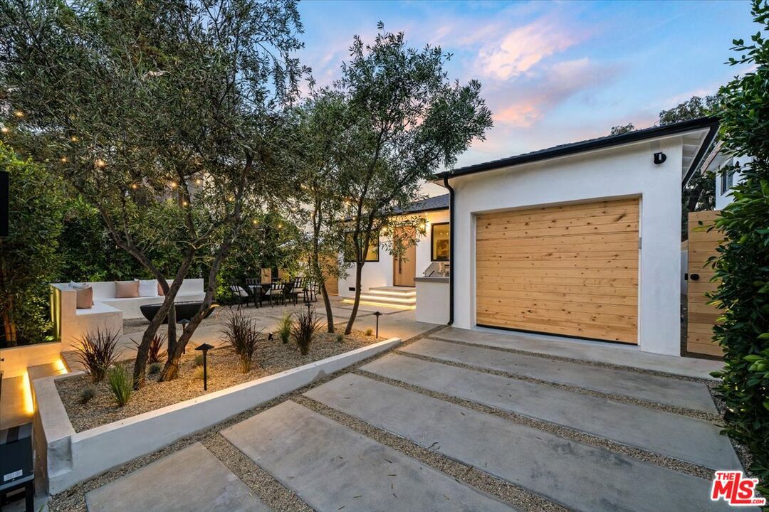 Property Photo: 1027 Pleasantview Ave CA 90291