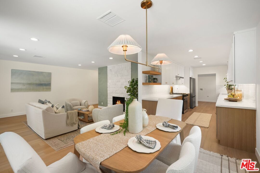 Property Photo: 13111 Magnolia Blvd CA 91423