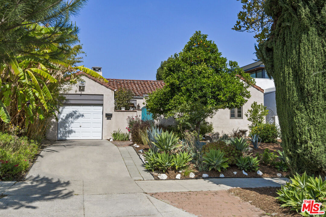 Property Photo:  931 Micheltorena St  CA 90026 