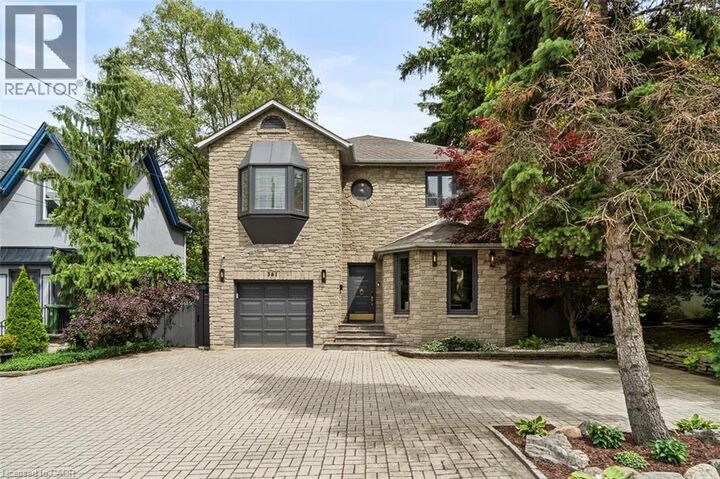 Photo de la propriété: 381 Queen Street South ON L8P 3T8