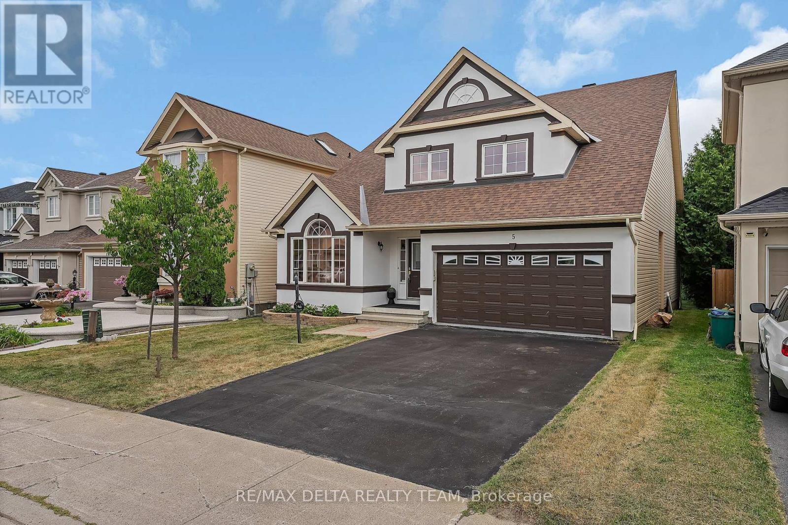 Property Photo:  5 Bentgrass Green  ON K2J 4Y1 