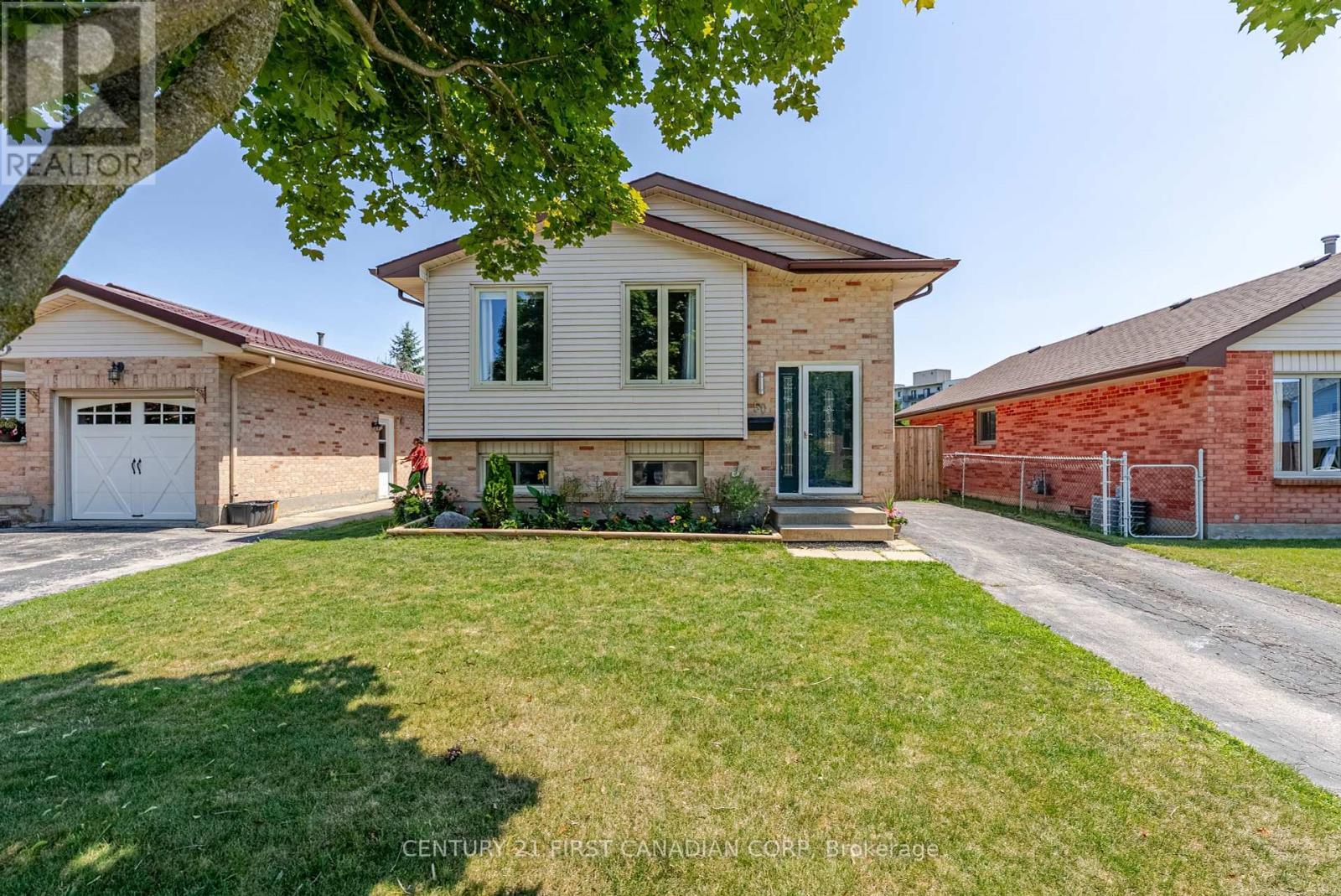 Property Photo: 50 Erica Crescent ON N6E 3P4