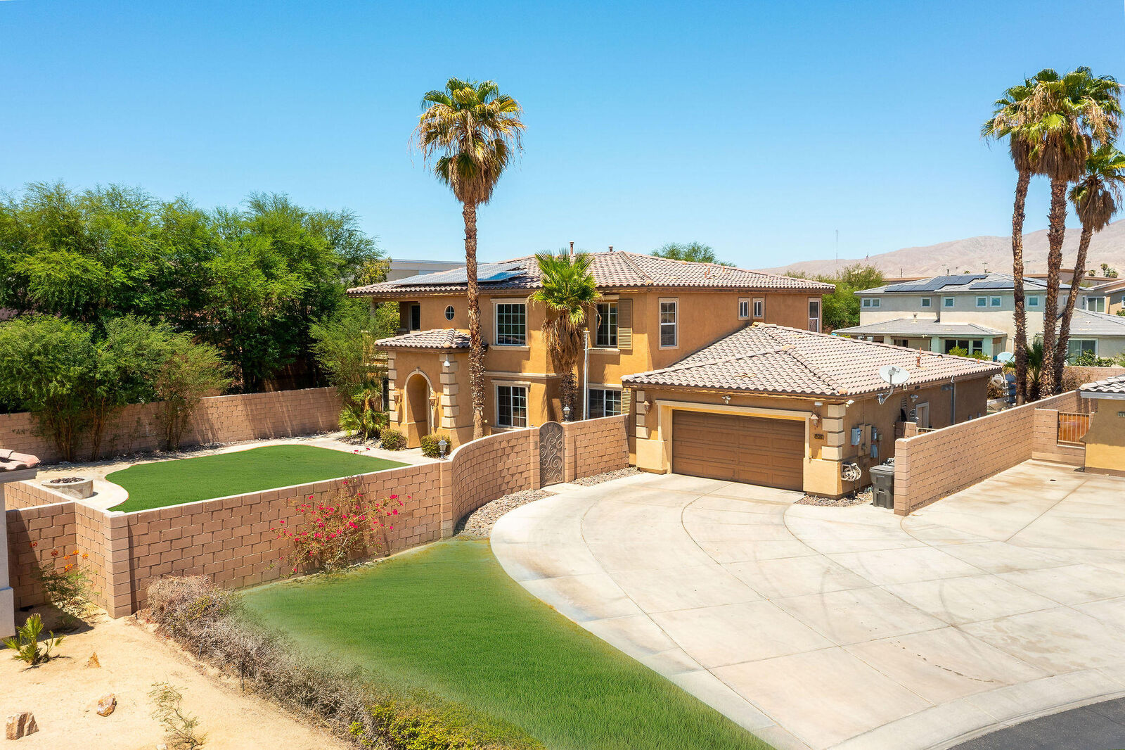 Property Photo:  42509 Kadesh Way  CA 92203 