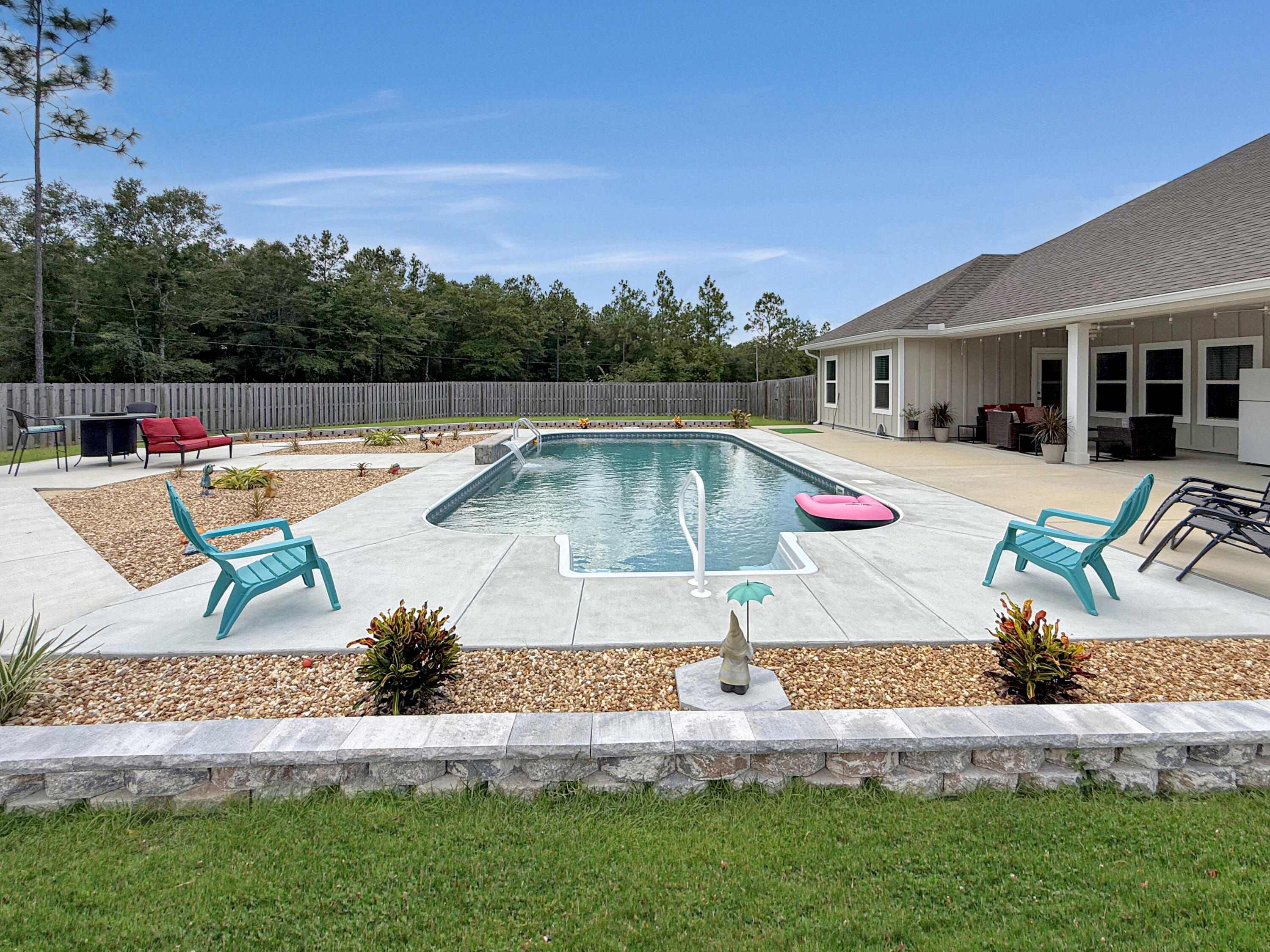 Property Photo: 2405 Dakota Way FL 32536