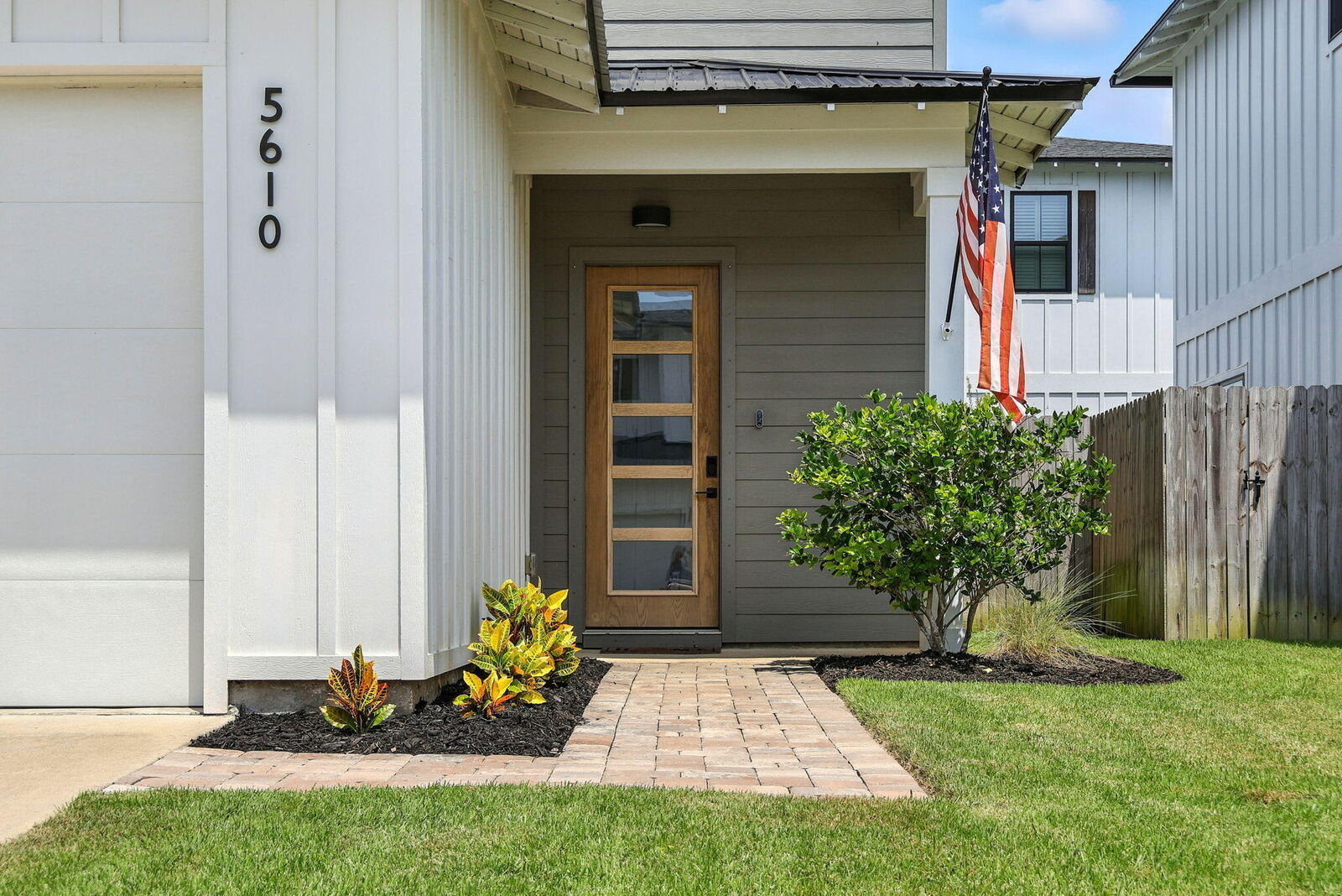 Property Photo: 5610 Trout Lane FL 32507