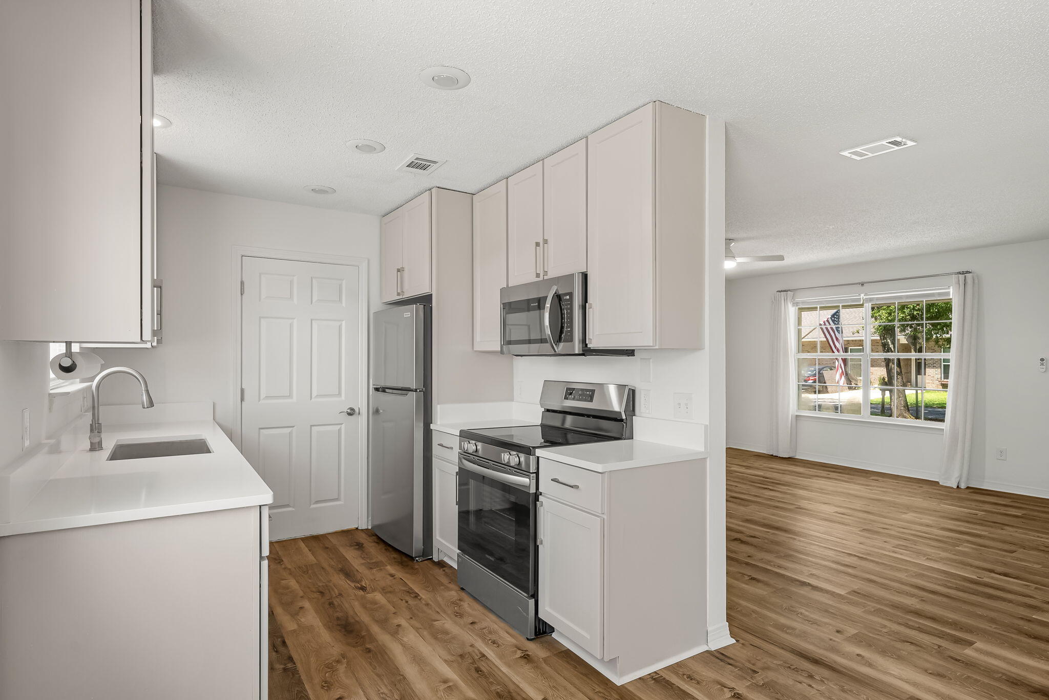 Property Photo: 1314 S Cedar Avenue FL 32578