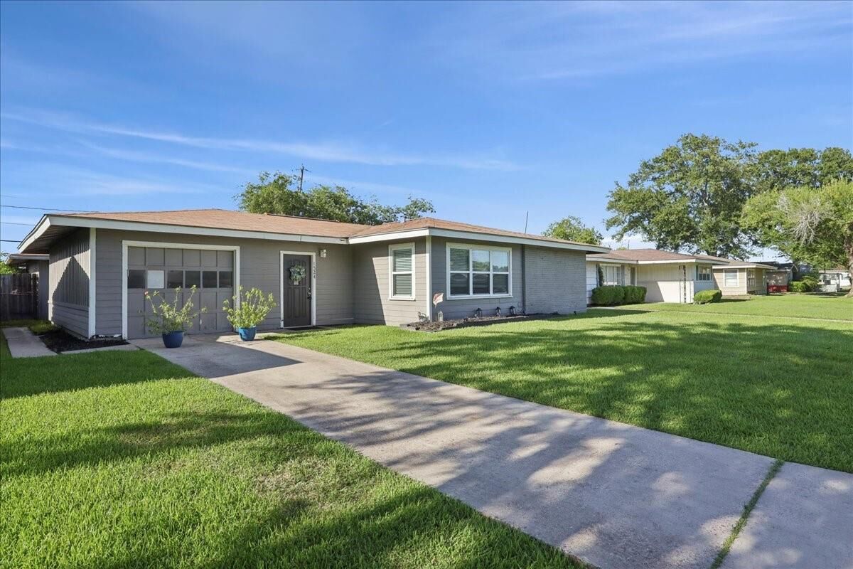 Property Photo:  1524 Longhorn Avenue  TX 77630 