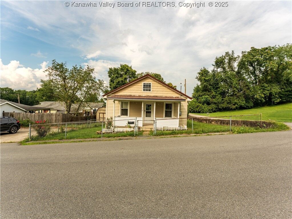 Property Photo:  112 Huse Street  WV 25840 