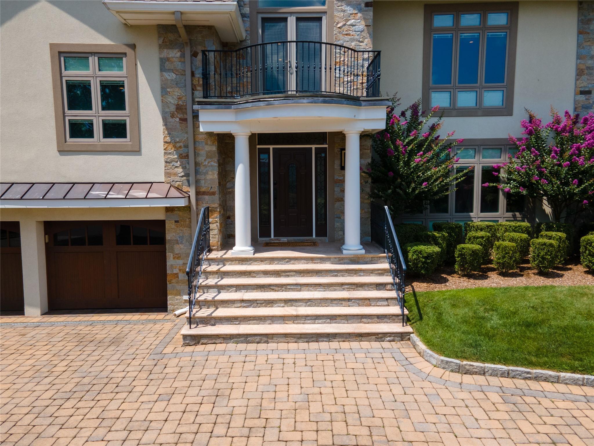 Property Photo:  61 Lakeshore Drive  NY 10709 