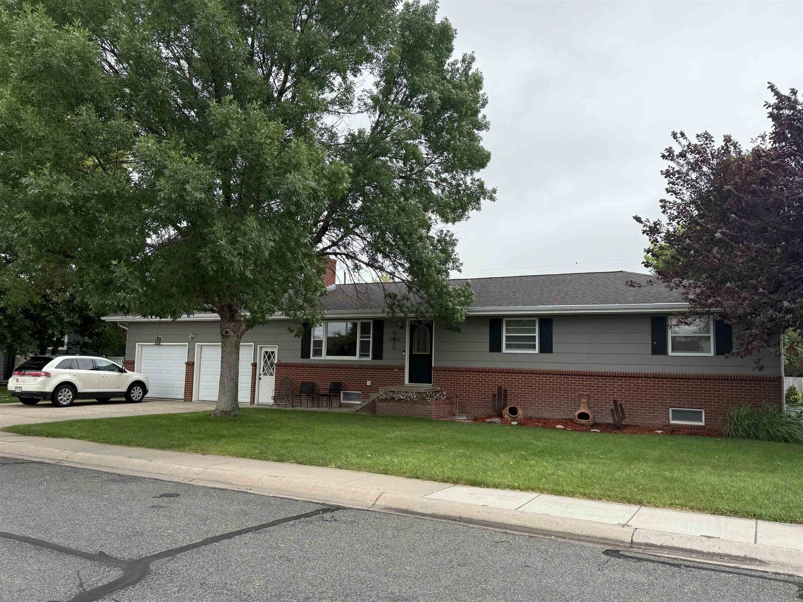 Property Photo: 1510 2nd St NE 69165