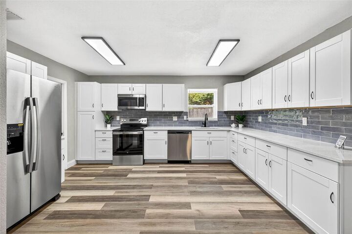 Property Photo: 6965 21st Street N FL 33702
