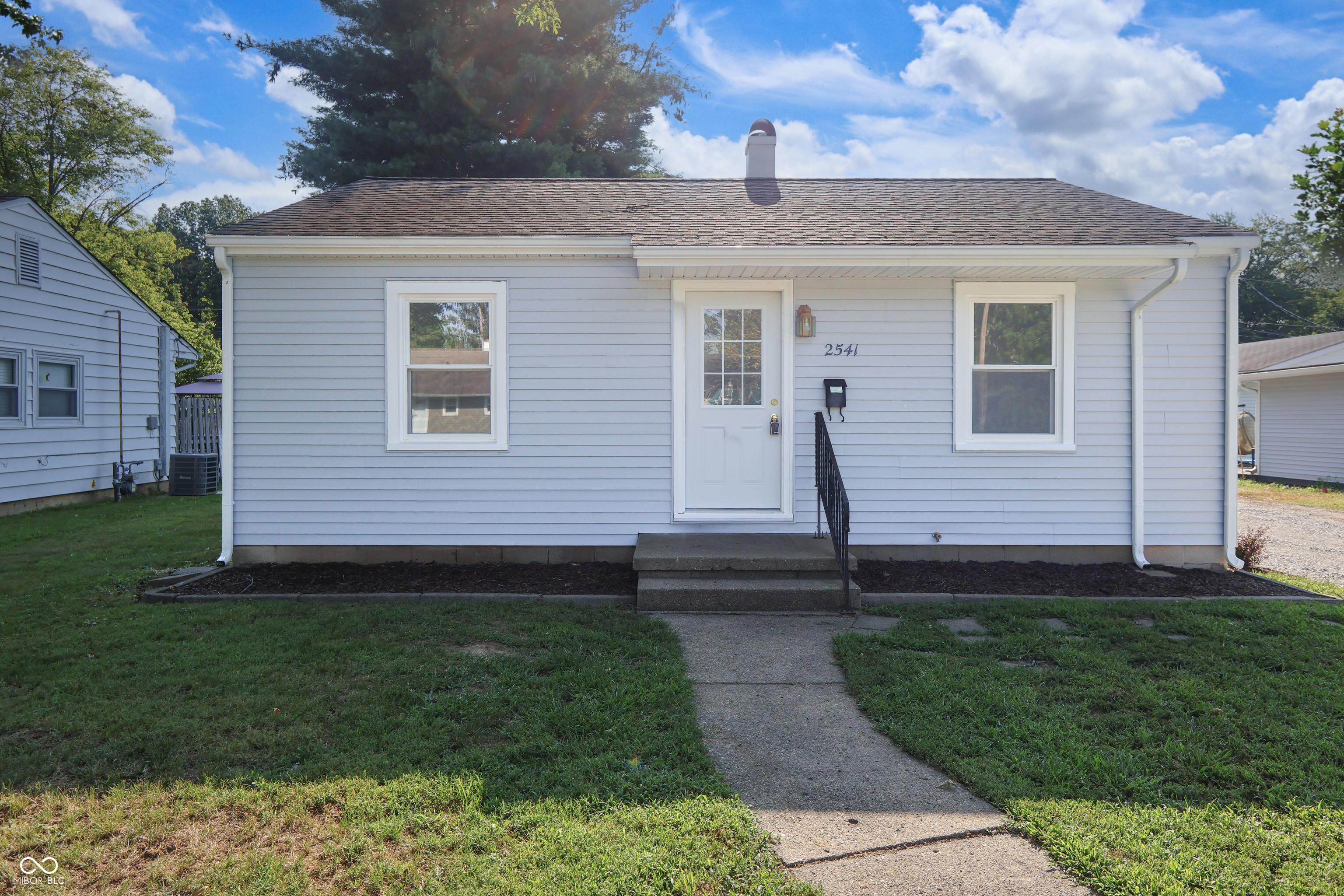 Property Photo: 2541 Pearl Street IN 47201