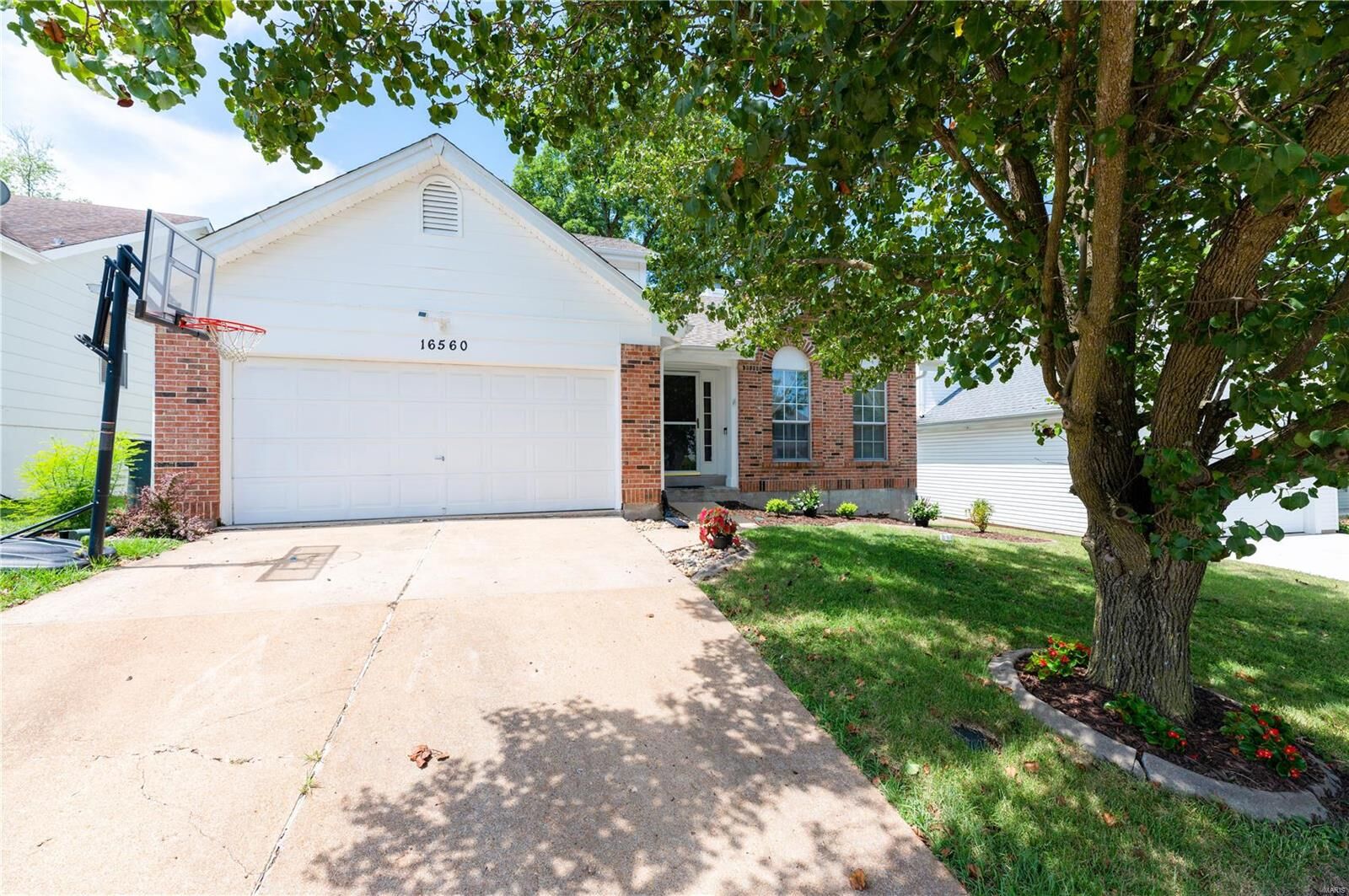 Property Photo: 16560 Hunters Crossing Drive MO 63040