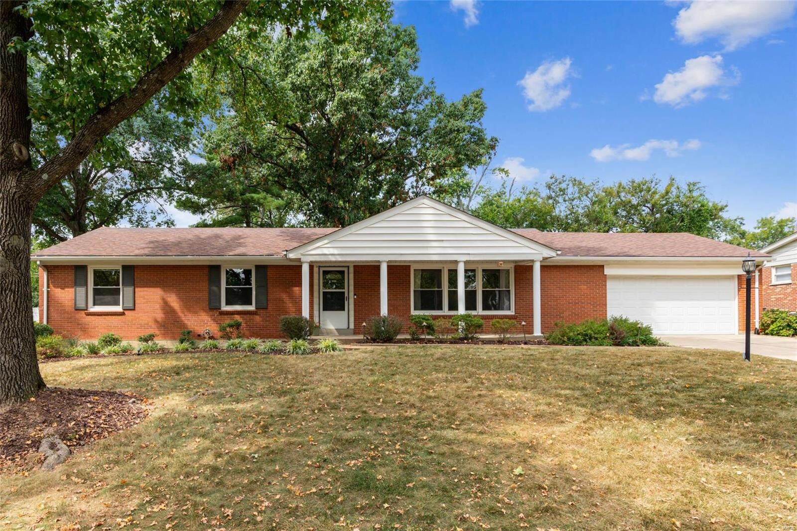 Property Photo: 929 Dontaos Drive MO 63131