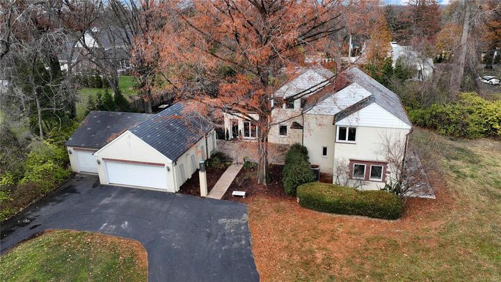 2805 N Geyer Road  St Louis MO 63131 photo