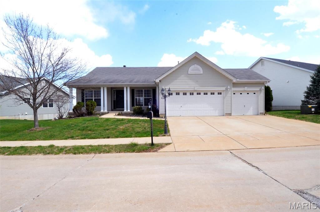 Property Photo:  936 Palamino Path  MO 63049 