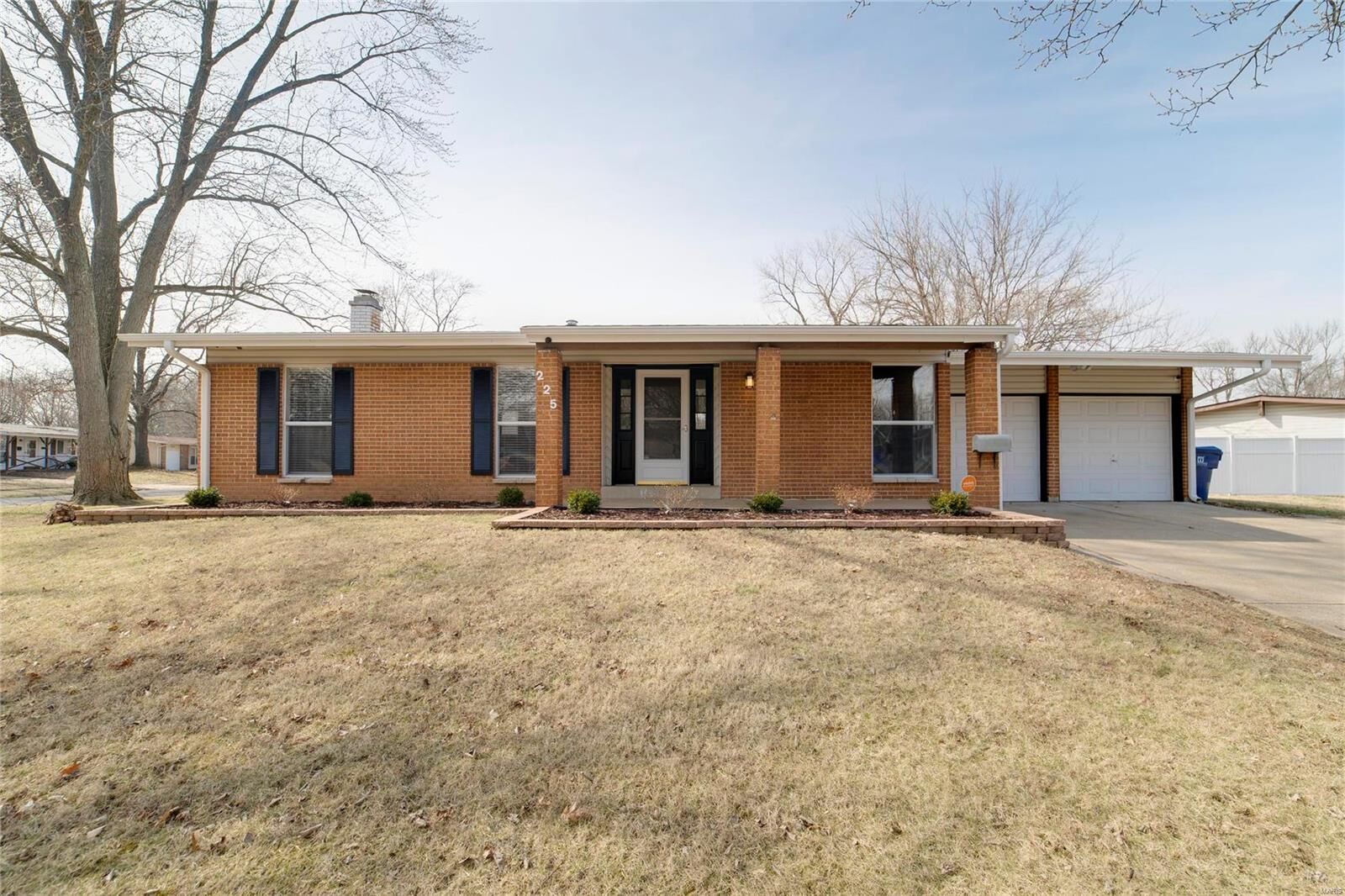 Property Photo: 225 Mohican Lane MO 63033
