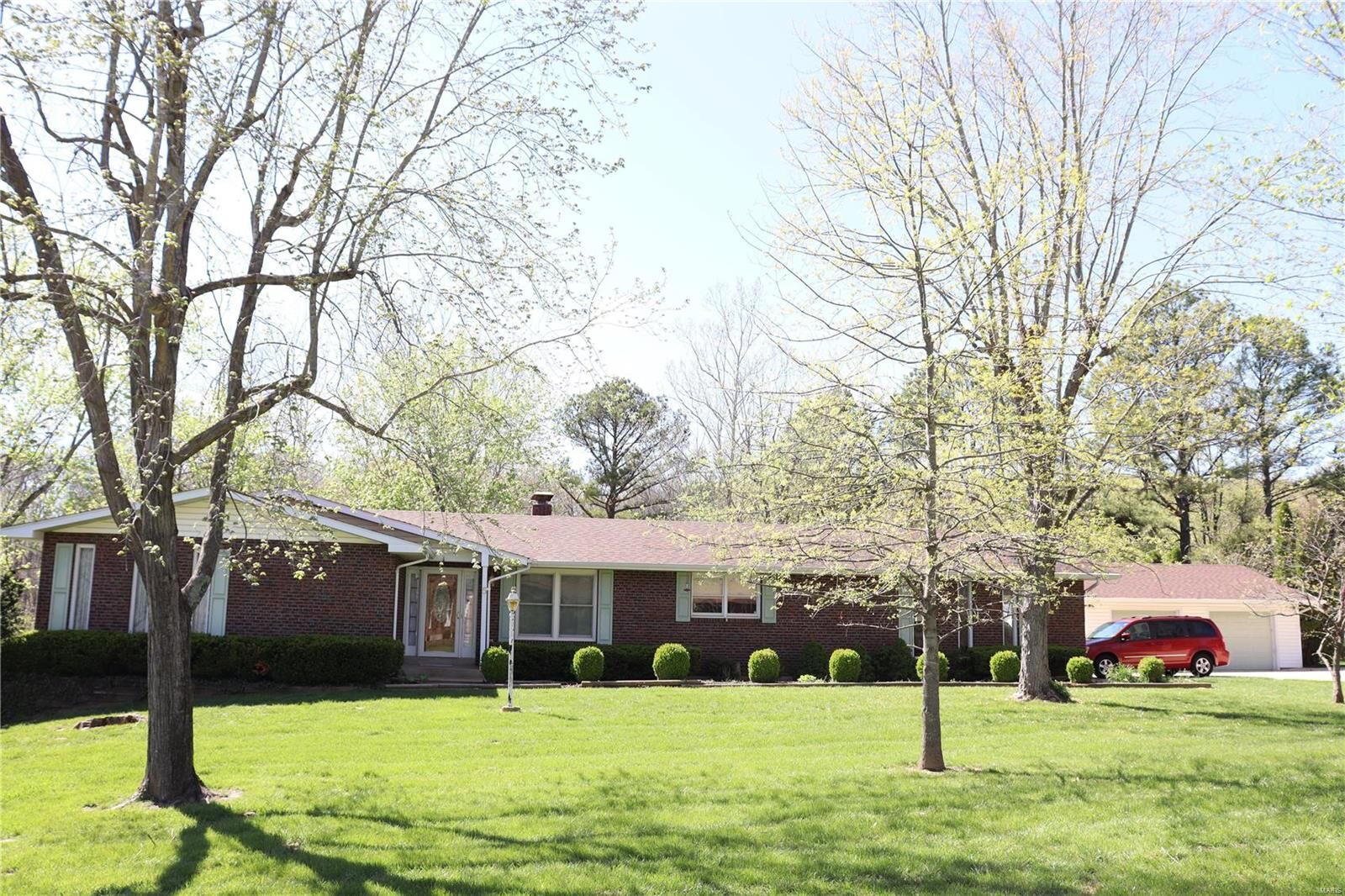 Property Photo: 5 Crestview Est MO 63028