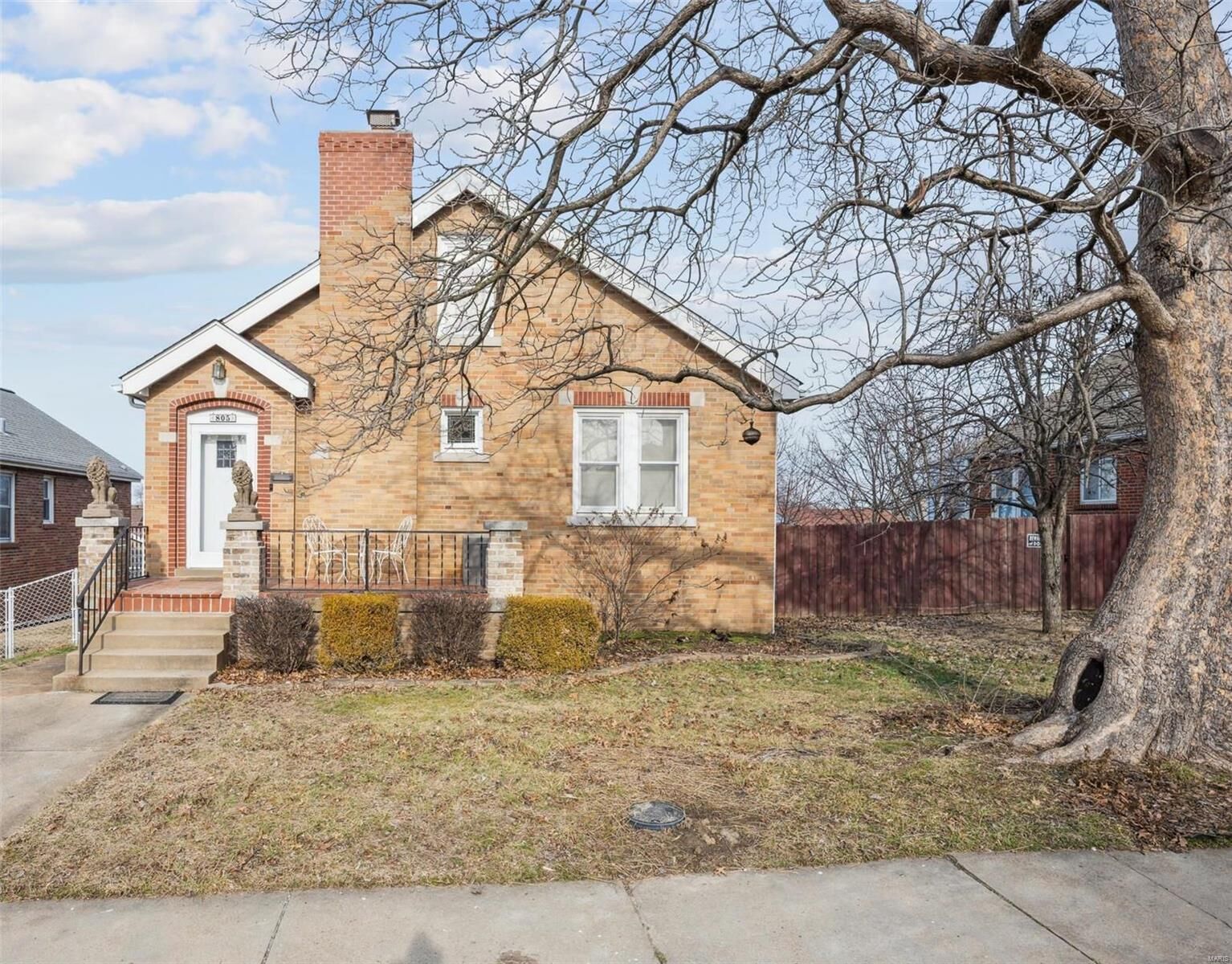 Property Photo: 805 Cumberland Drive MO 63125