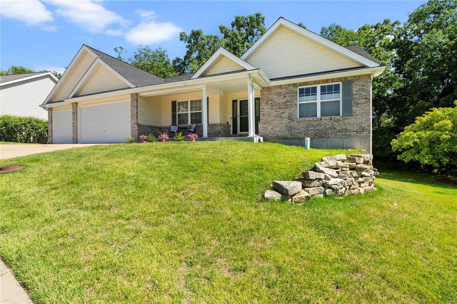 Property Photo: 16866 Enderbush Lane MO 63025