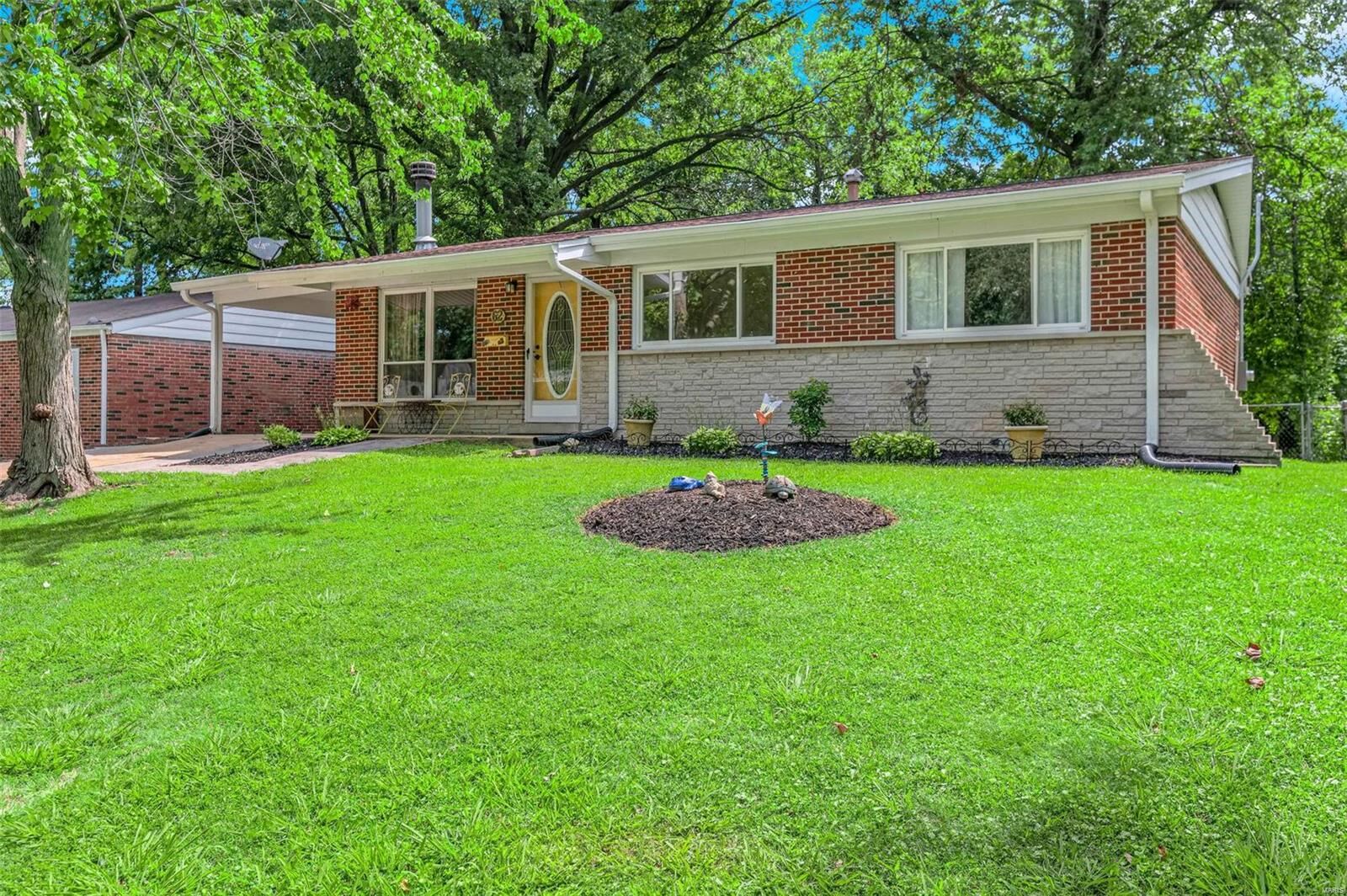 Property Photo: 62 Gocke Place MO 63114