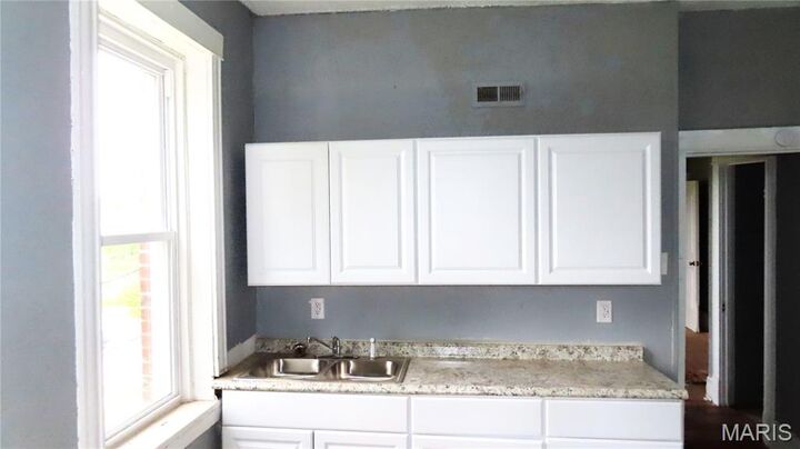 Property Photo: 3018 N Vandeventer MO 63107