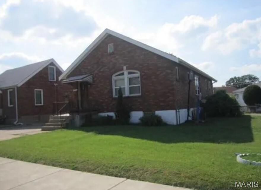 Property Photo: 5911 Riverview Boulevard MO 63147