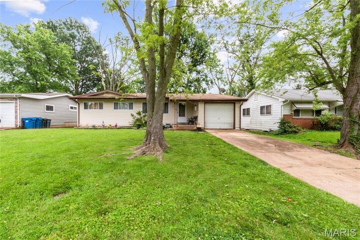 Property Photo: 18 Mary Rose Court MO 63042