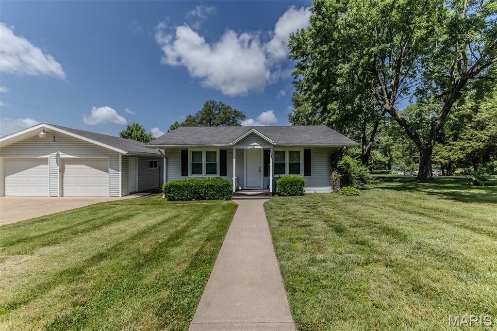Property Photo:  1341 Thomas Drive  MO 65536 