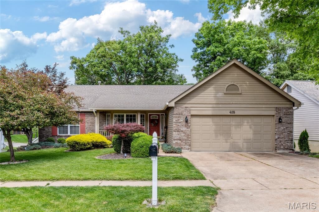 Property Photo: 418 Alverston Court MO 63021