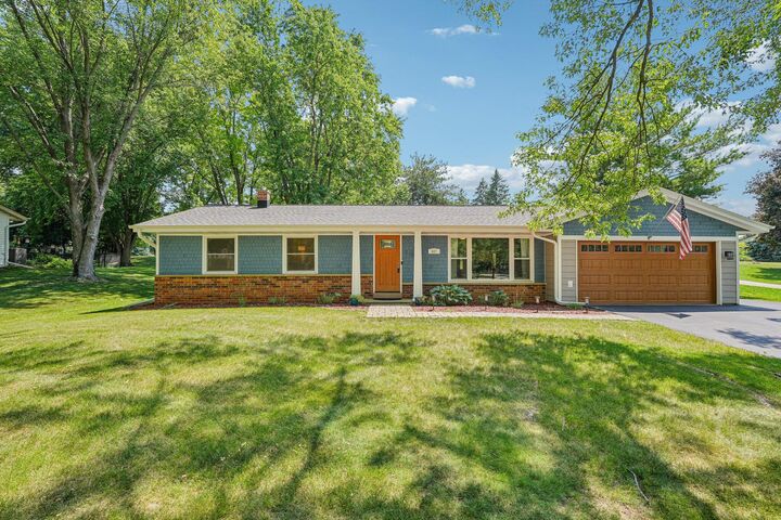 507 Oxford Dr  Hartland WI 53029 photo