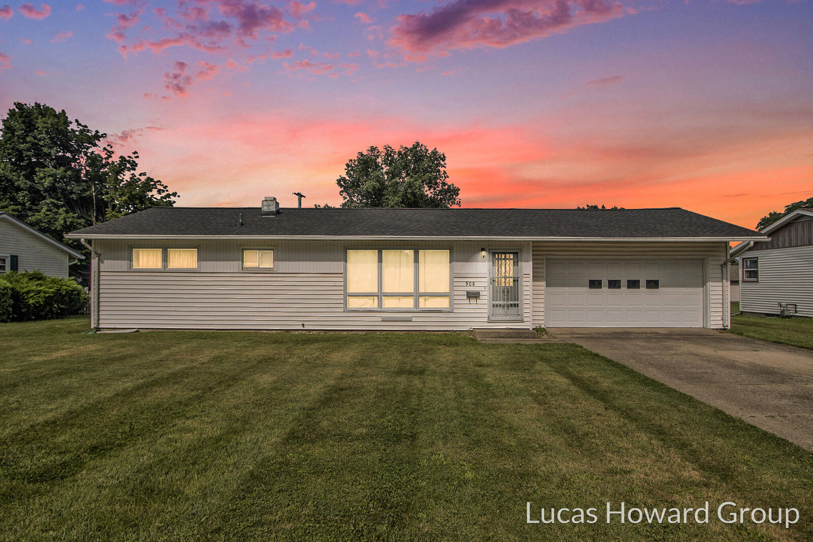 Property Photo: 908 Meadowlane Drive MI 49091