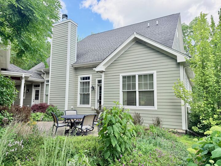Property Photo:  