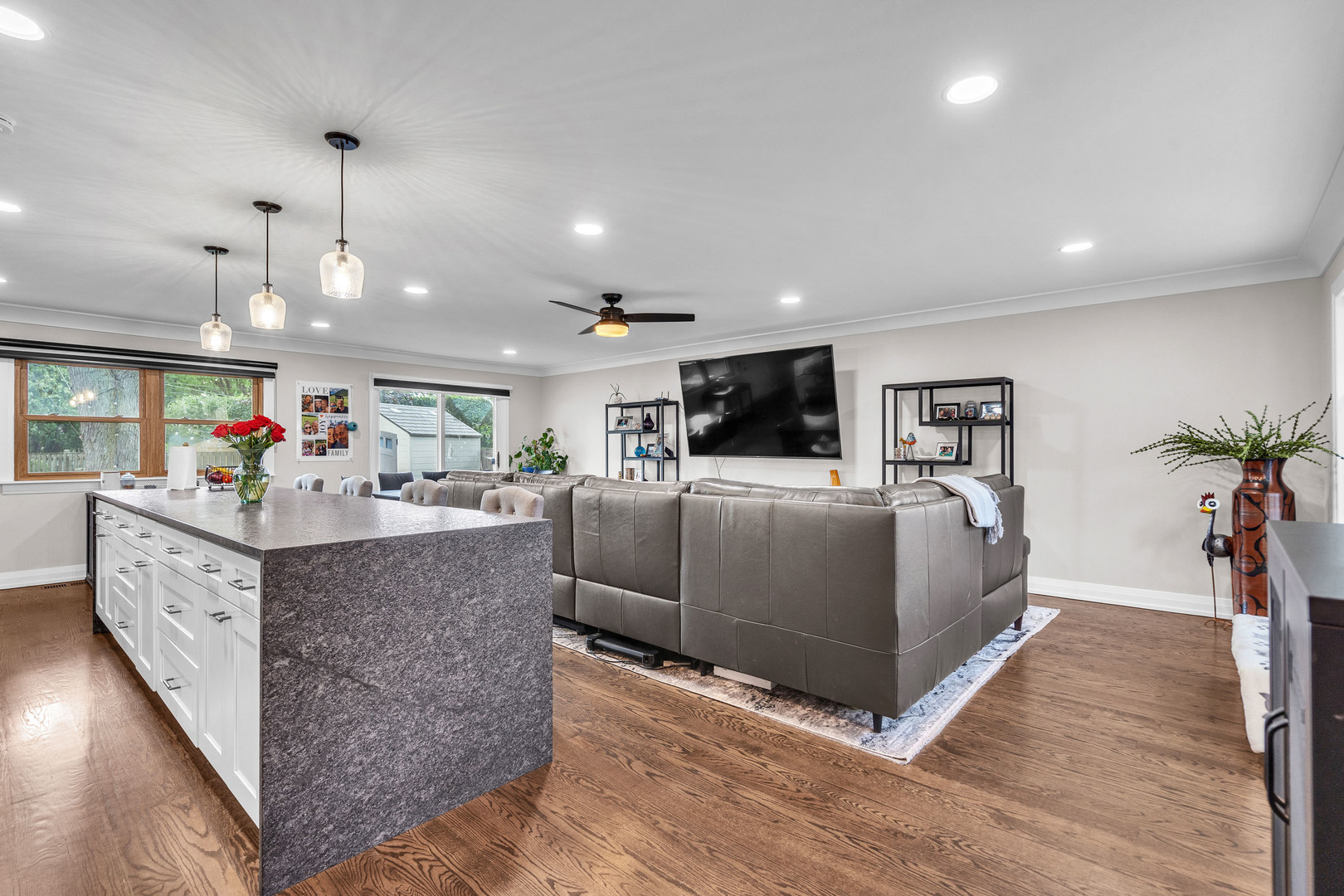 Property Photo: 1806 N Park Drive IL 60056
