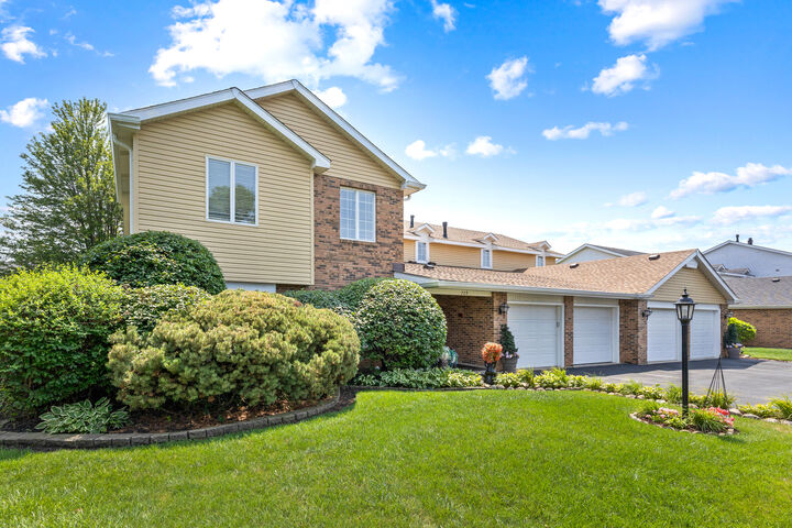 729 Birchwood Court 18C  Willowbrook IL 60527 photo