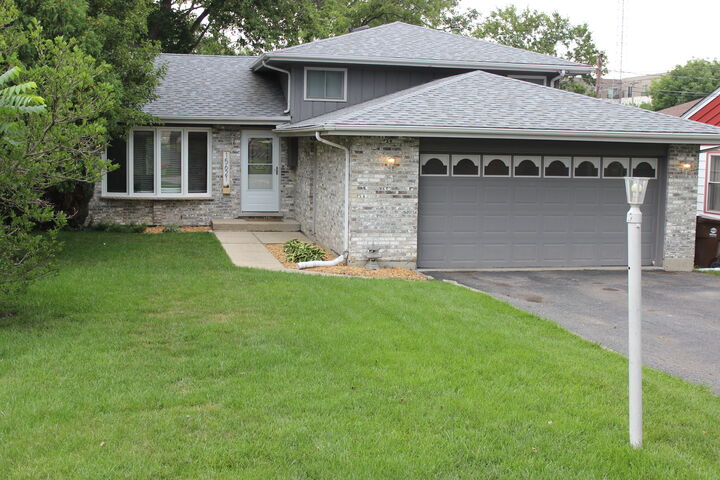 Property Photo: 15621 Lamon Avenue IL 60452