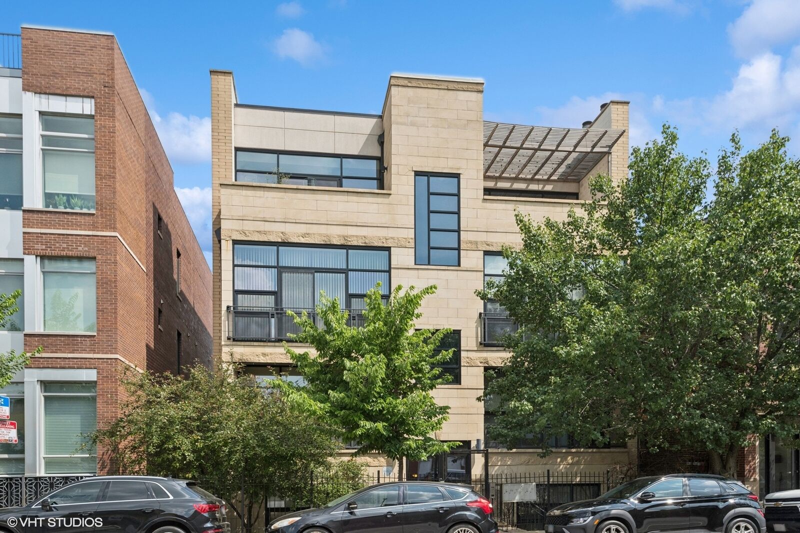 Property Photo:  2136 W Armitage Avenue Ph  IL 60647 