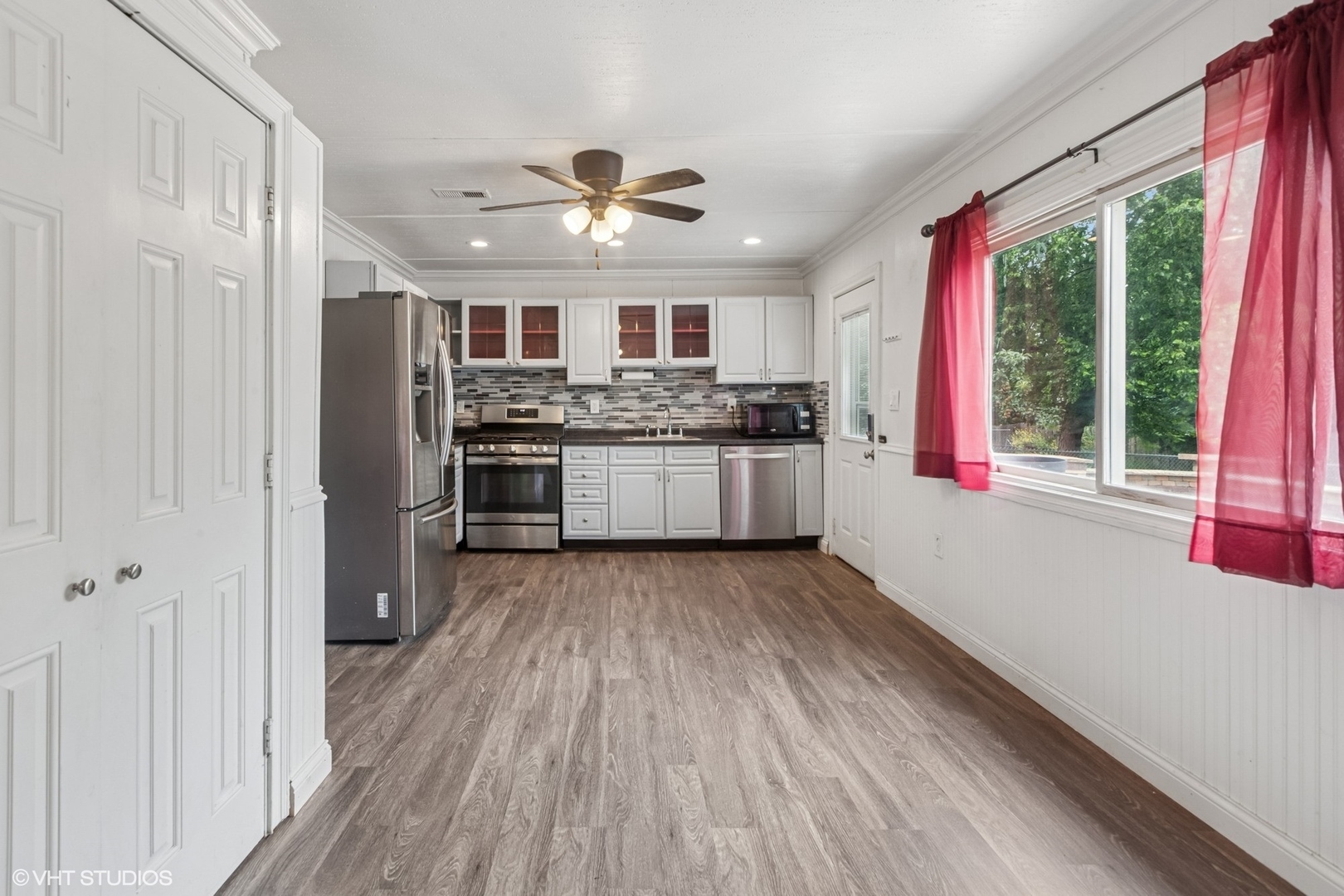 Property Photo:  27 Ridge Circle  IL 60107 