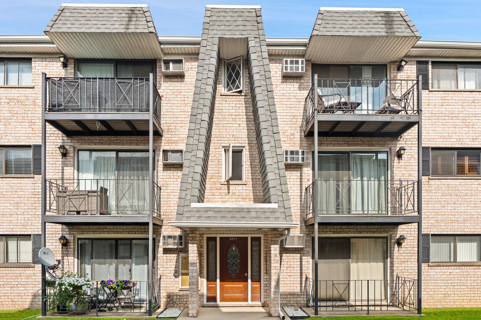 Property Photo: 8511 W Catherine Avenue 287 IL 60656