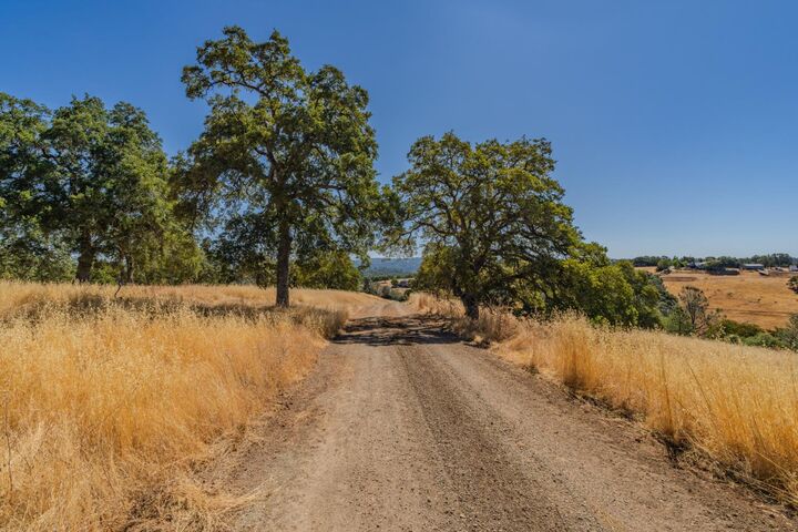 Property Photo: 13450 Heritage Oaks Drive CA 95685