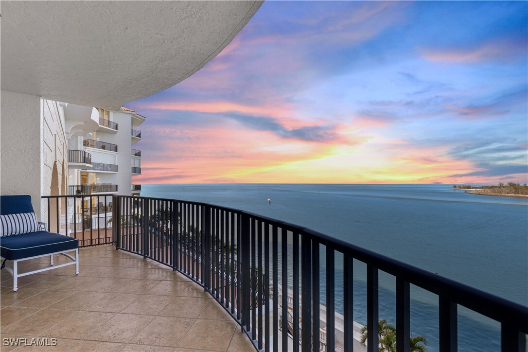 Property Photo: 700 La Peninsula Boulevard 404 FL 34113