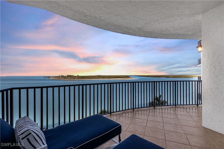 Property Photo: 700 La Peninsula Boulevard 404 FL 34113