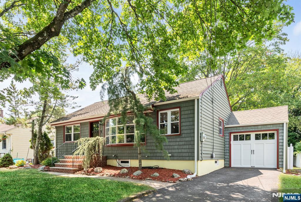 27 Kennedy Drive  Waldwick NJ 07463 photo