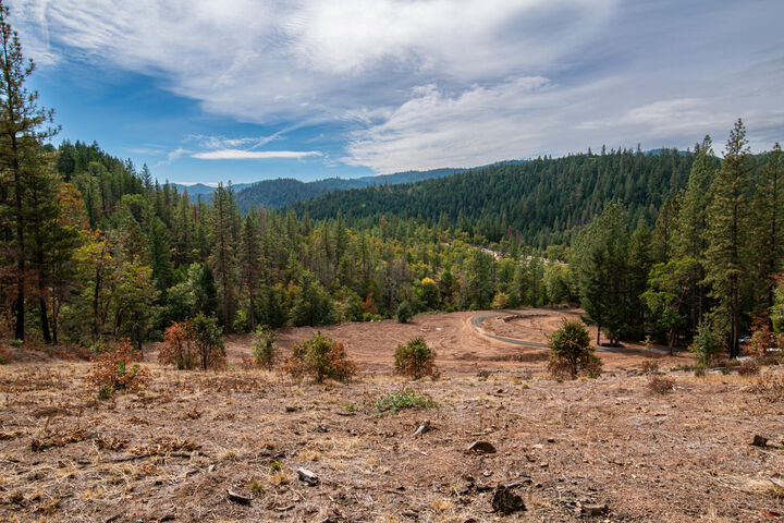 Property Photo: 3860 Highway 227 OR 97541