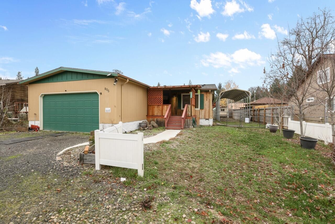 Property Photo:  805 Redwood Avenue  OR 97522 